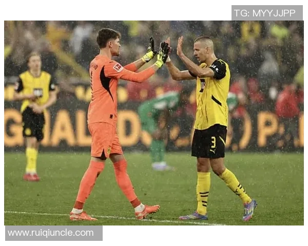 多特蒙德与门兴鏖战激烈 谁能在这场德甲较量中笑到最后 多特蒙德与门兴鏖战激烈 谁能在这场德甲较量中笑到最后