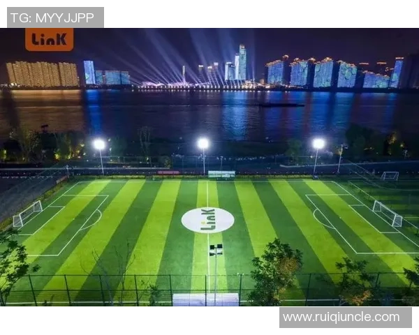 激情再燃湘江之畔湘超联赛鏖战正酣绿茵争锋展现湖湘足球魅力