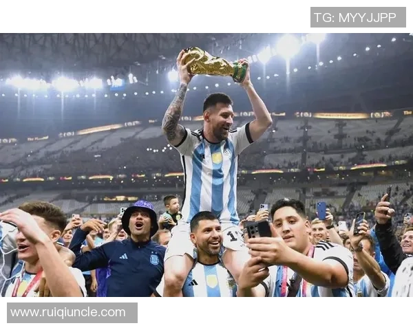 足球巨星传奇：从童年梦想到世界舞台上的光辉时刻