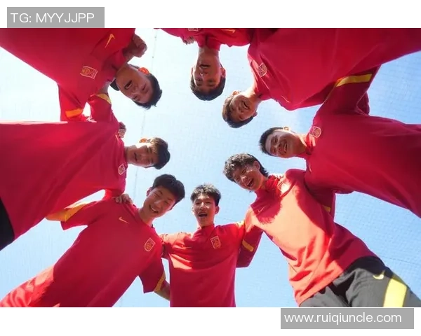 足球明星拼搏人生：从草根到世界巅峰的传奇之路